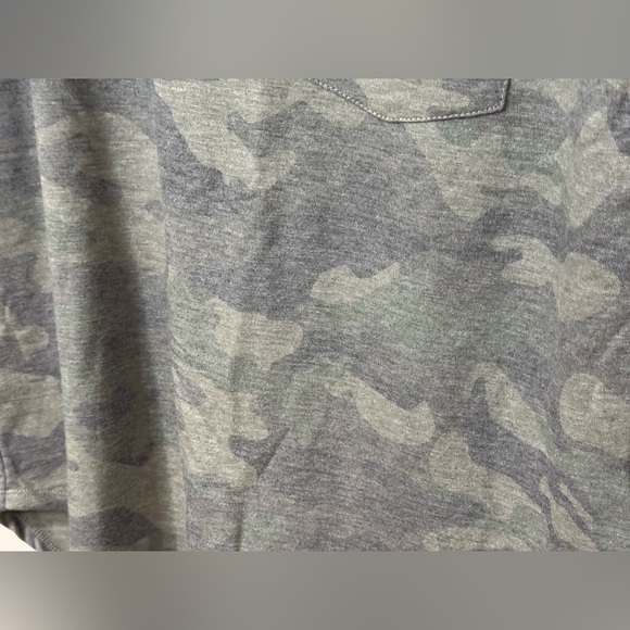NEW Jane and Delancey Camo T-shirt Size S - Picture 5 of 8